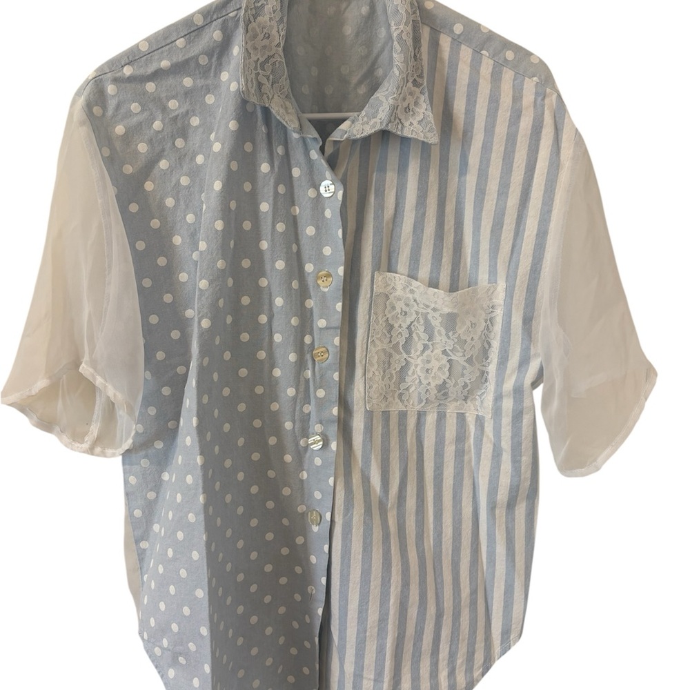 80s/90s Light Blue & White Patterned Short Sleeve Shirt with Lace Pocket
